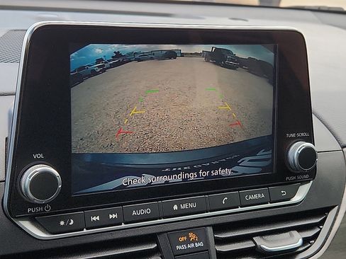 Used 2024 Nissan Altima 2.5 SV FWD image 15