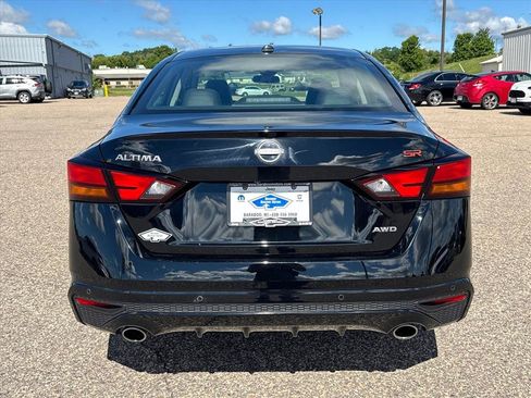 Used 2024 Nissan Altima 2.5 SR AWD/4WD image 3