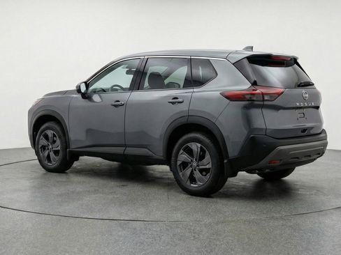 Used 2025 Nissan Rogue SV image 6