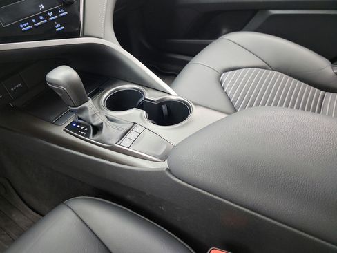Used 2024 Toyota Camry SE w/ Convenience Package FWD image 11
