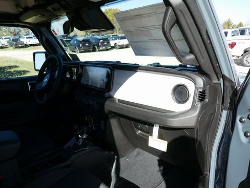 New 2026 Jeep Gladiator Sport image 11