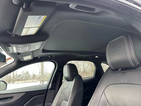 Used 2018 Jaguar F-PACE S image 9