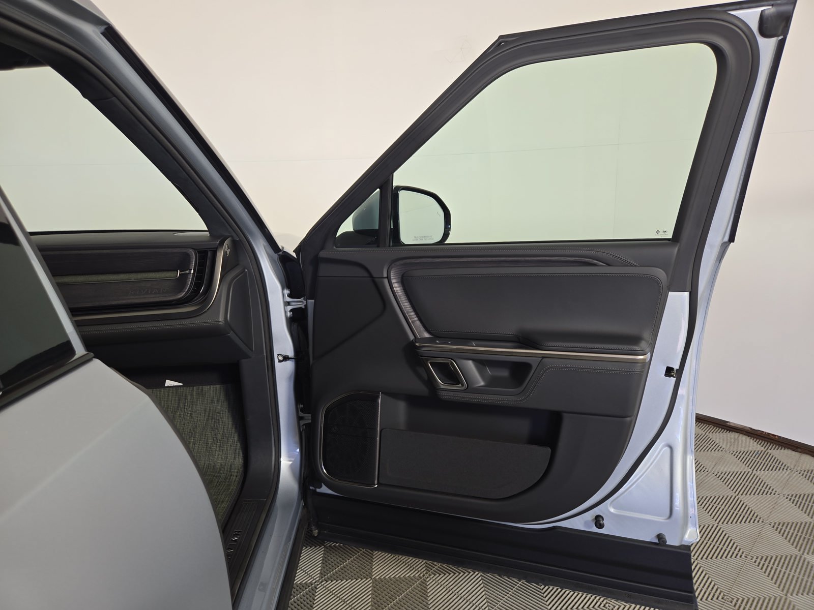 Used 2024 Rivian R1T Adventure Dual AWD/4WD image 18