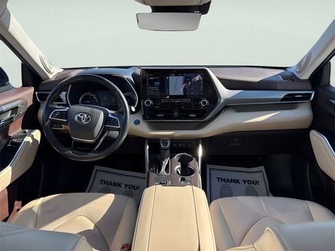 Used 2021 Toyota Highlander Platinum image 13