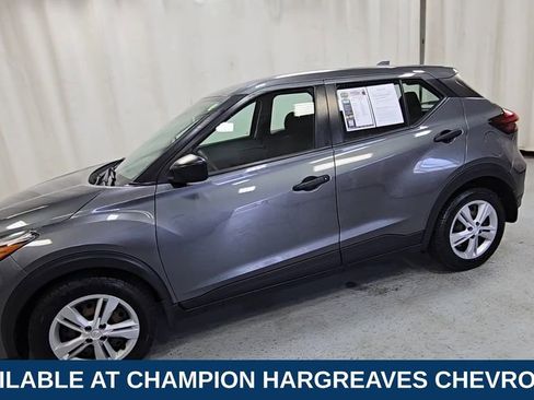 Used 2022 Nissan Kicks S FWD image 5