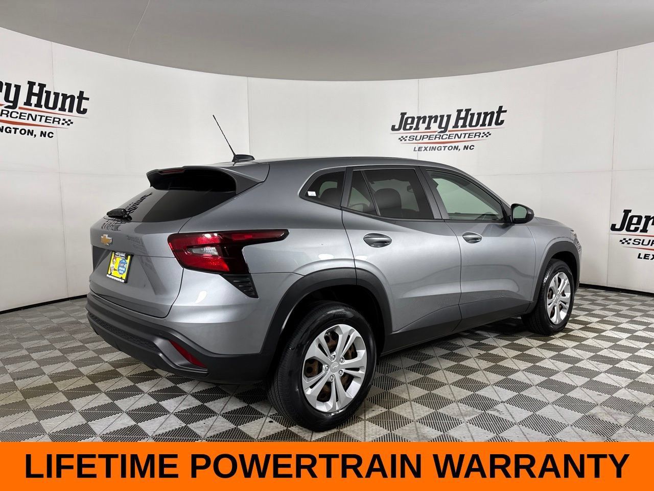 Used 2024 Chevrolet Trax LS w/ Driver Confidence Package FWD image 6