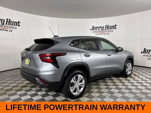 Used 2024 Chevrolet Trax LS w/ Driver Confidence Package FWD image 6