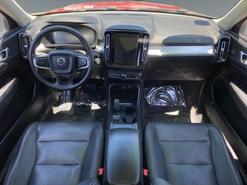 Used 2019 Volvo XC40 T4 Momentum FWD image 10