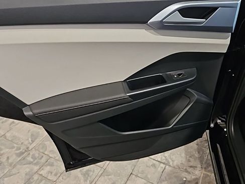 New 2026 Volkswagen Taos SE AWD/4WD image 20