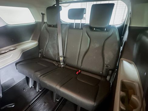 Used 2026 Kia Carnival FWD image 29