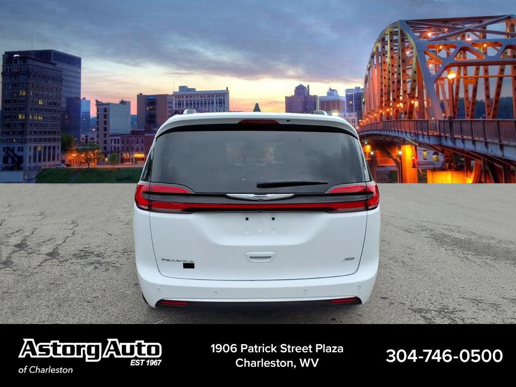 Used 2024 Chrysler Pacifica Pinnacle AWD/4WD image 4