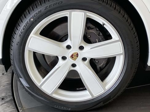 Certified 2022 Porsche Cayenne Platinum Edition AWD/4WD image 11