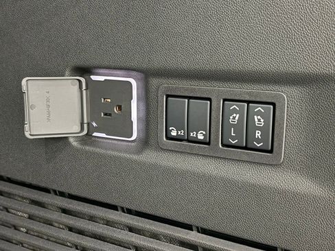 New 2026 GMC Yukon XL Elevation w/ LPO, Elevation Black Package image 11