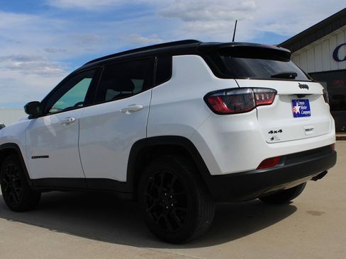 Used 2022 Jeep Compass Latitude w/ Convenience Group AWD/4WD image 7