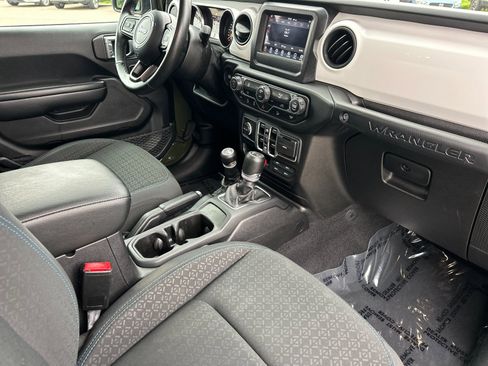 Used 2021 Jeep Wrangler Unlimited Islander image 15