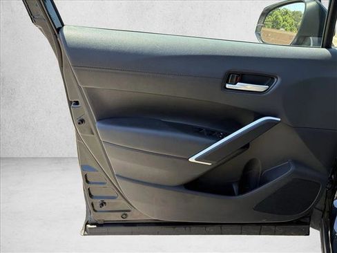 Certified 2025 Toyota Corolla Cross XLE FWD image 11