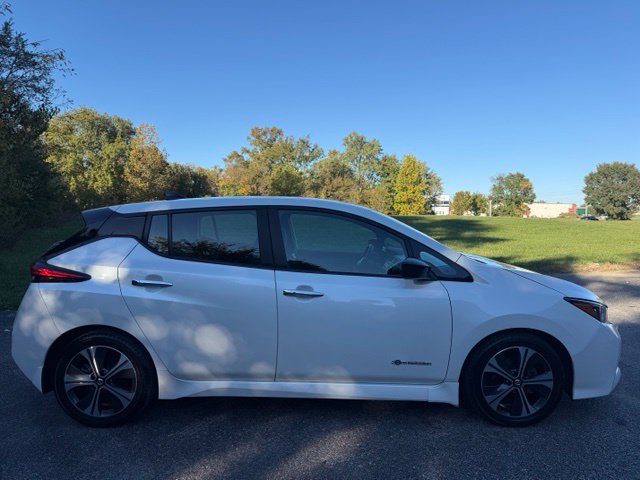 Used 2018 Nissan Leaf SV w/ SV Technology Package FWD image 2