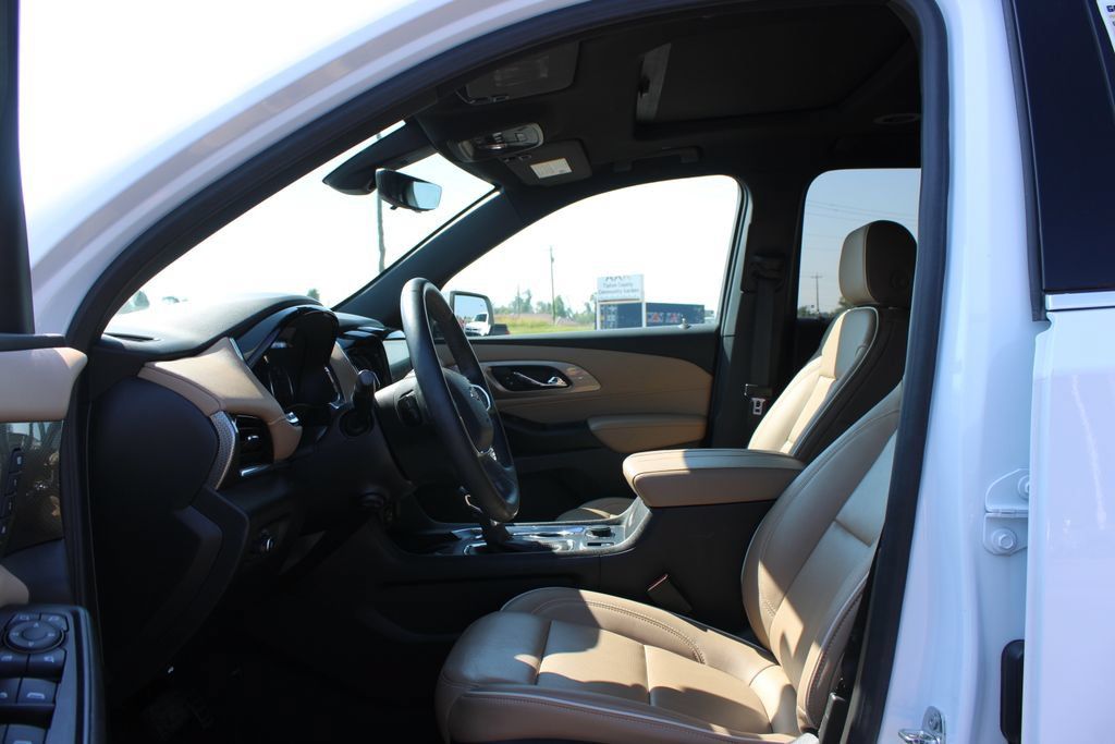 Used 2023 Chevrolet Traverse Premier FWD image 23