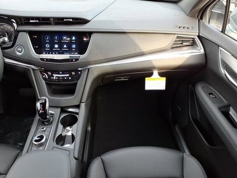 New 2026 Cadillac XT5 Luxury image 17