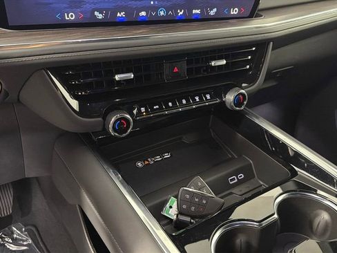 Certified 2025 Chevrolet Suburban Z71 AWD/4WD image 24