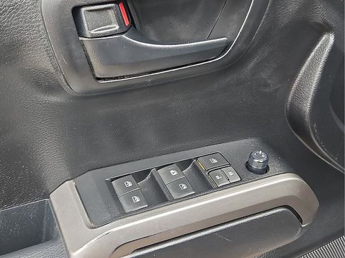 Used 2022 Toyota Tacoma SR5 RWD image 10