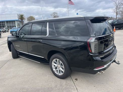 Used 2026 Chevrolet Suburban Premier image 4