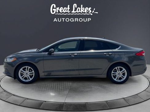Used 2018 Ford Fusion SE FWD image 2