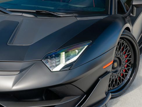 Used 2020 Lamborghini Aventador SVJ AWD/4WD image 28
