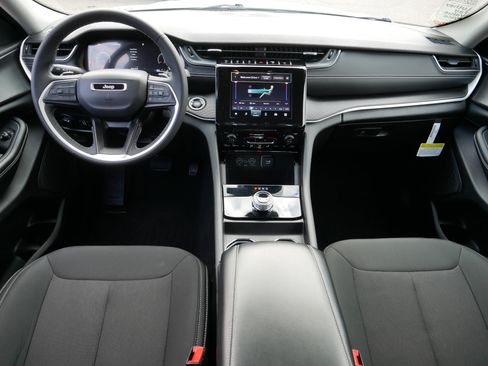 Used 2023 Jeep Grand Cherokee L Laredo image 10