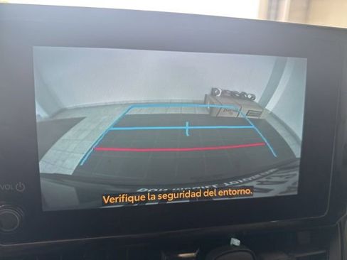 Used 2024 Toyota Corolla Cross L image 12