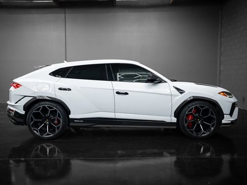 Used 2024 Lamborghini Urus Performante image 3