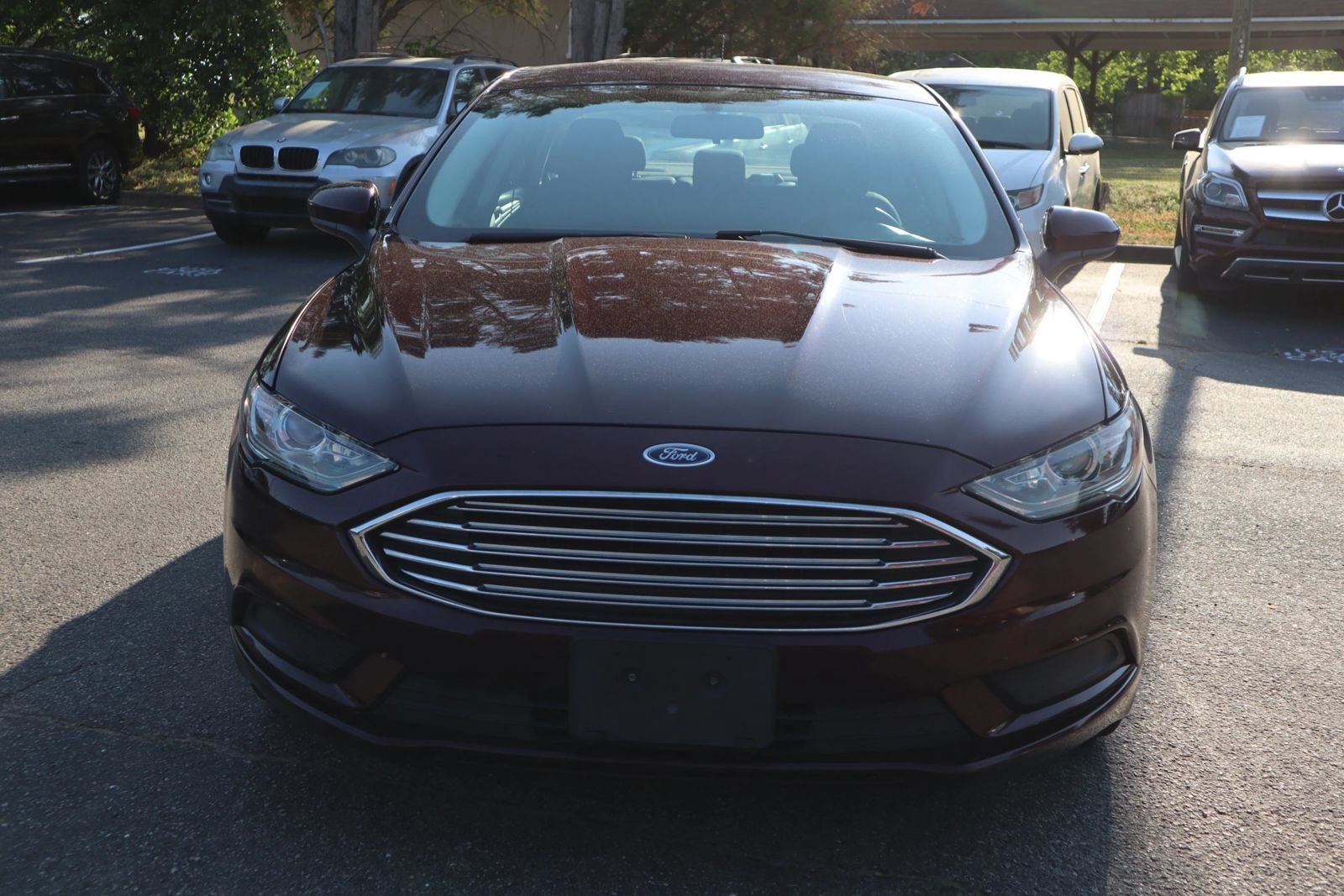 Used 2018 Ford Fusion SE w/ Fusion SE Technology Package FWD image 2