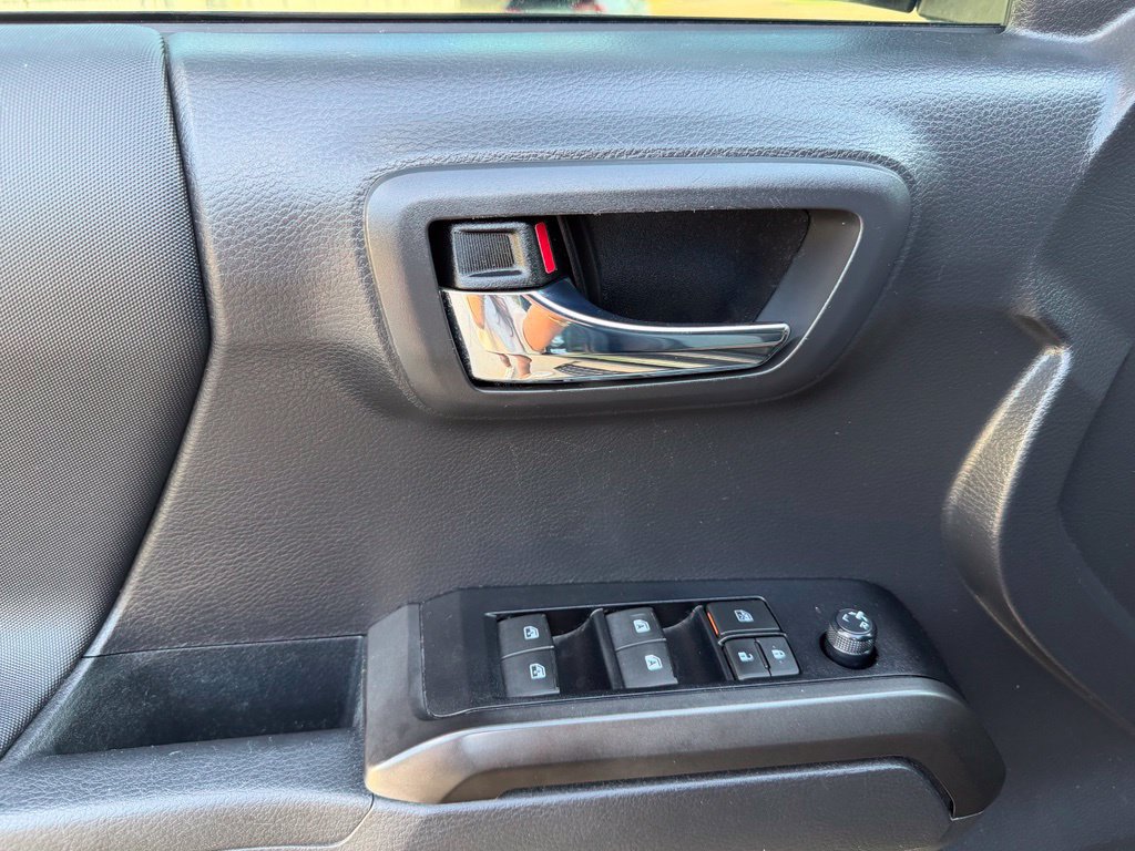 Used 2022 Toyota Tacoma TRD Sport AWD/4WD image 21