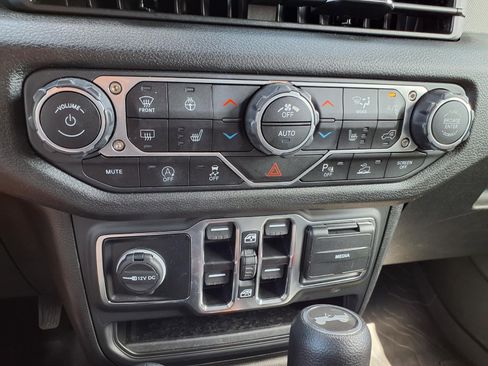Used 2025 Jeep Wrangler Unlimited Sport AWD/4WD image 10