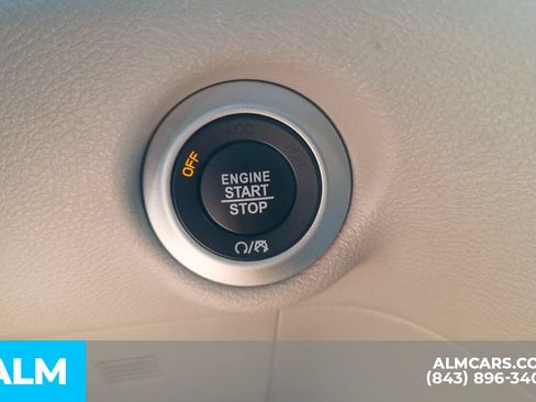 Used 2024 Chrysler Pacifica Touring-L FWD image 17