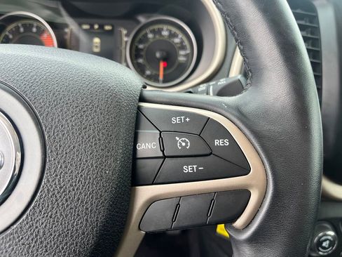 Used 2016 Jeep Cherokee Latitude image 18