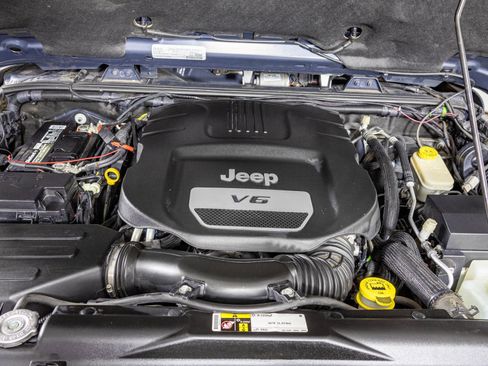 Used 2016 Jeep Wrangler Unlimited Rubicon w/ Connectivity Group image 44