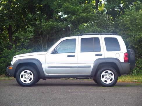 Used 2002 Jeep Liberty Sport AWD/4WD image 2