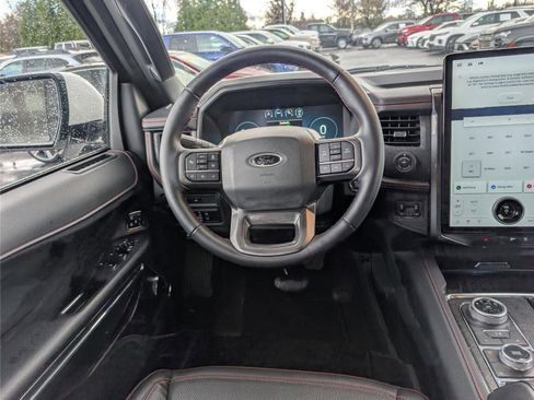 Used 2023 Ford Expedition Limited image 19