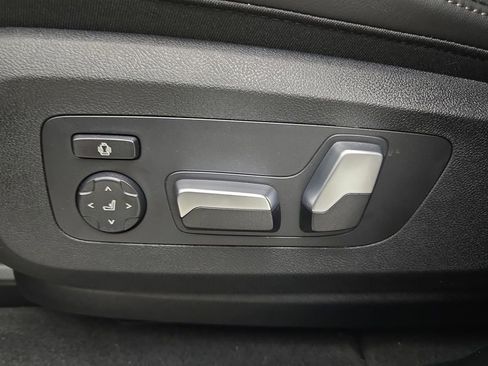 New 2026 BMW X5 xDrive40i w/ M Sport Package AWD/4WD image 13