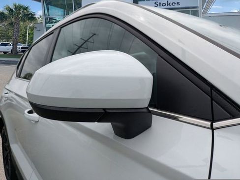 New 2026 Volkswagen Taos SE FWD image 12