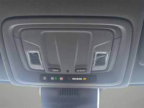 Used 2025 GMC Sierra 1500 Elevation image 28