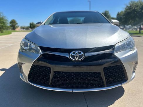 Used 2017 Toyota Camry SE image 3