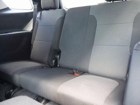 Used 2020 Chevrolet Traverse LT image 11