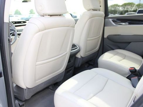 Certified 2025 Cadillac XT6 Premium Luxury AWD/4WD image 25