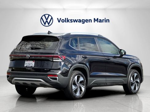 Used 2025 Volkswagen Taos SE w/ Panoramic Sunroof Package image 5