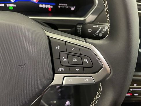 Used 2023 Volkswagen Tiguan SE w/ Panoramic Sunroof Package AWD/4WD image 19