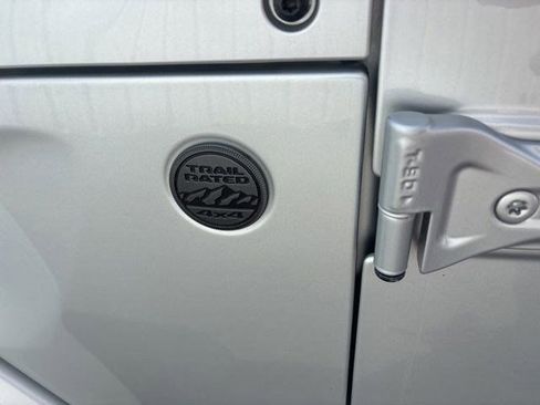 Used 2022 Jeep Gladiator Sport AWD/4WD image 44
