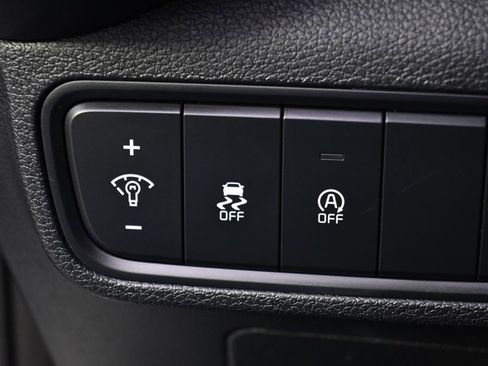 Used 2025 Kia Soul LX w/ LX Technology Package FWD image 23