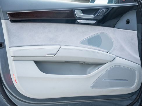 Used 2018 Audi A8 L 4.0T image 16